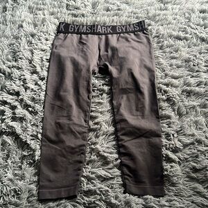Gym shark leggings